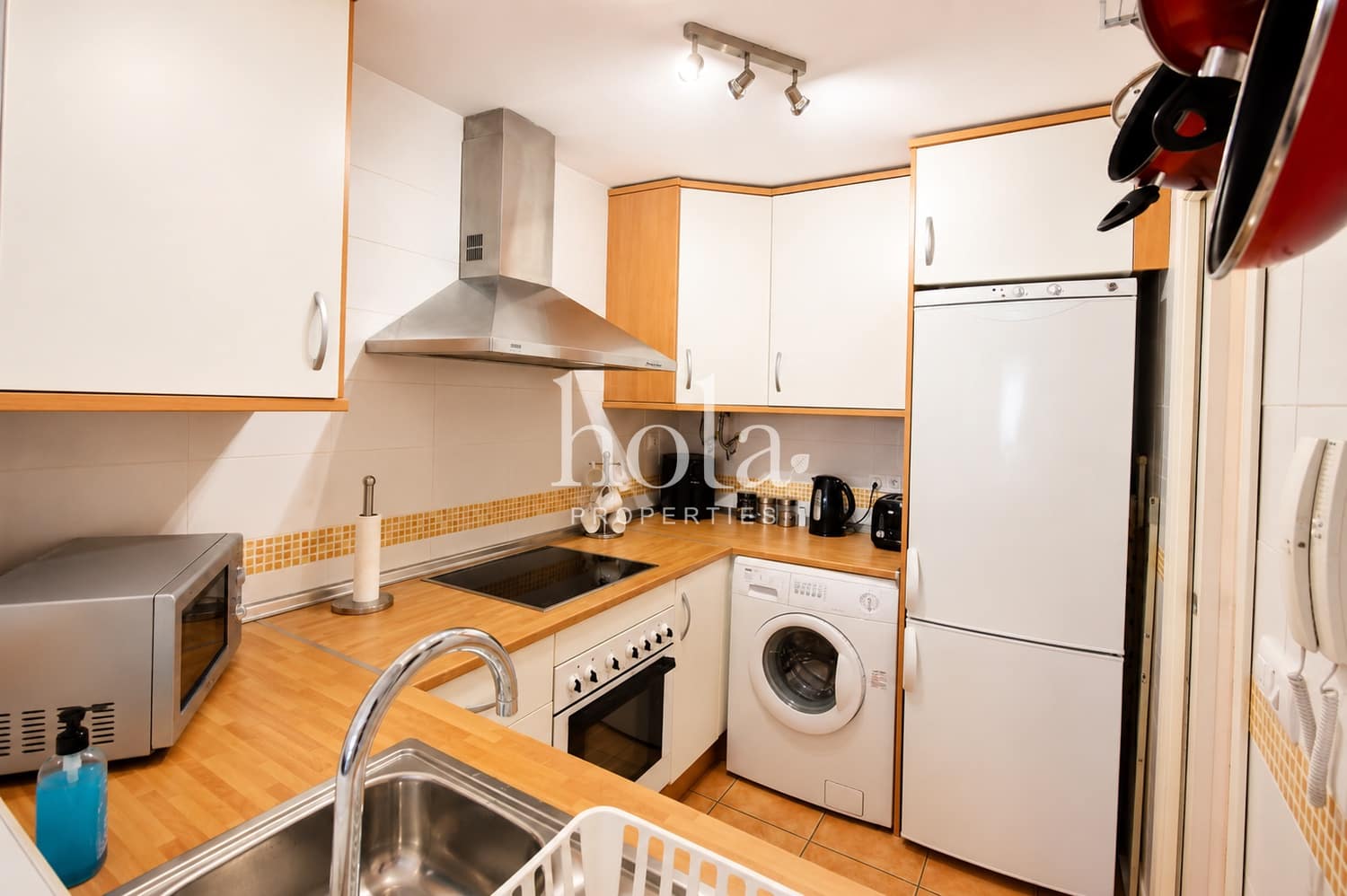 2 bedroom Apartment for sale in Velez de Benaudalla - € 130,000 (Ref: 9928389)