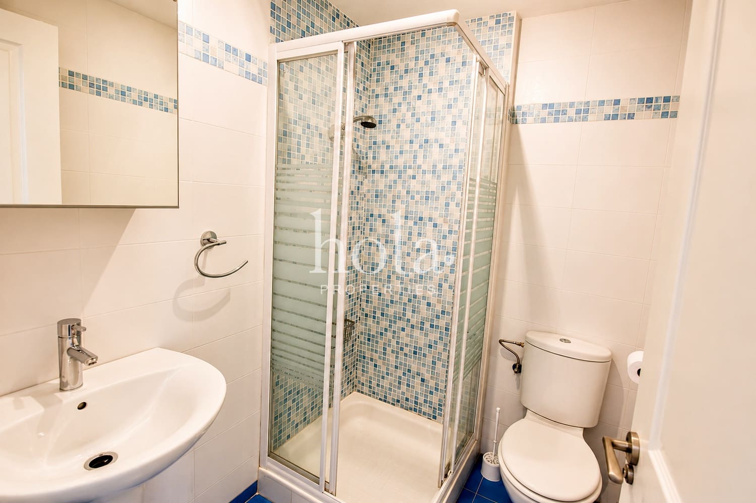 2 bedroom Apartment for sale in Velez de Benaudalla - € 130,000 (Ref: 9928389)