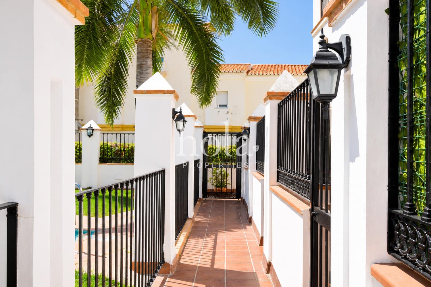 2 bedroom Apartment for sale in Velez de Benaudalla - € 130,000 (Ref: 9928389)