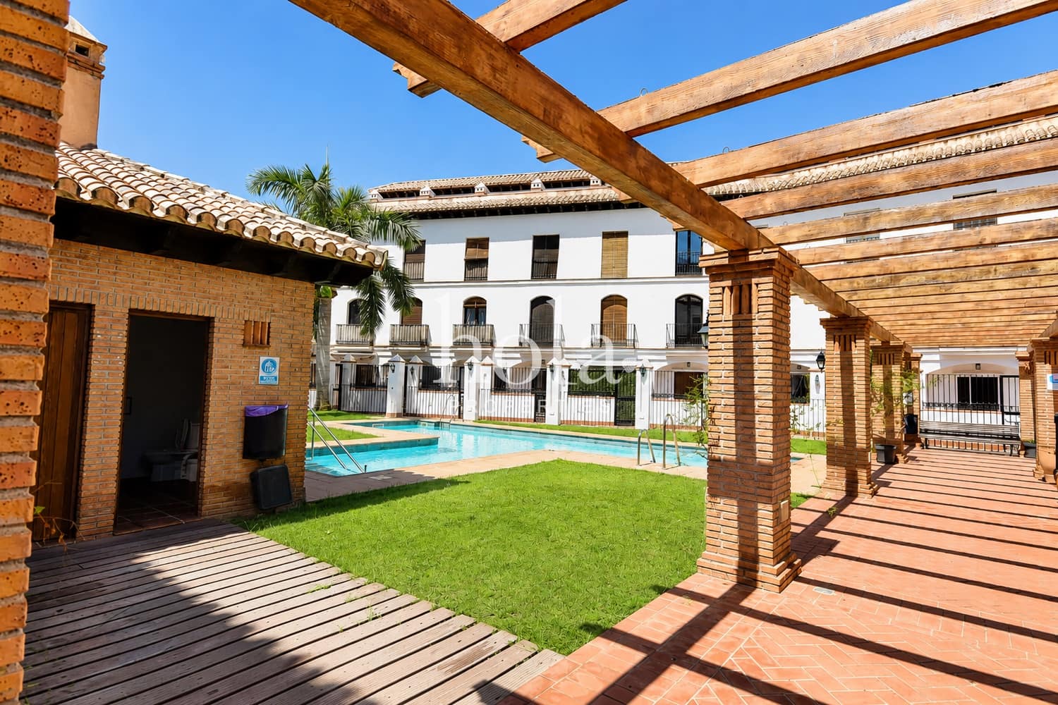 2 bedroom Apartment for sale in Velez de Benaudalla - € 130,000 (Ref: 9928389)