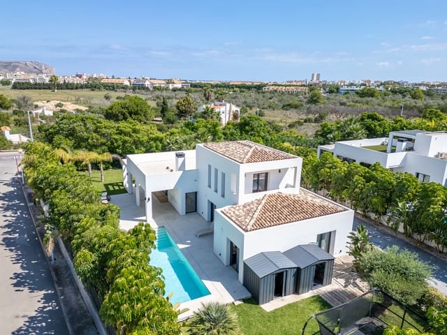 4 soveværelse Villa til salg i Javea / Xàbia med swimmingpool - € 899.995 (Ref: 9603401)