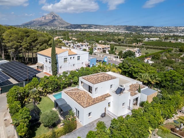 4 soveværelse Villa til salg i Javea / Xàbia med swimmingpool - € 899.995 (Ref: 9603401)