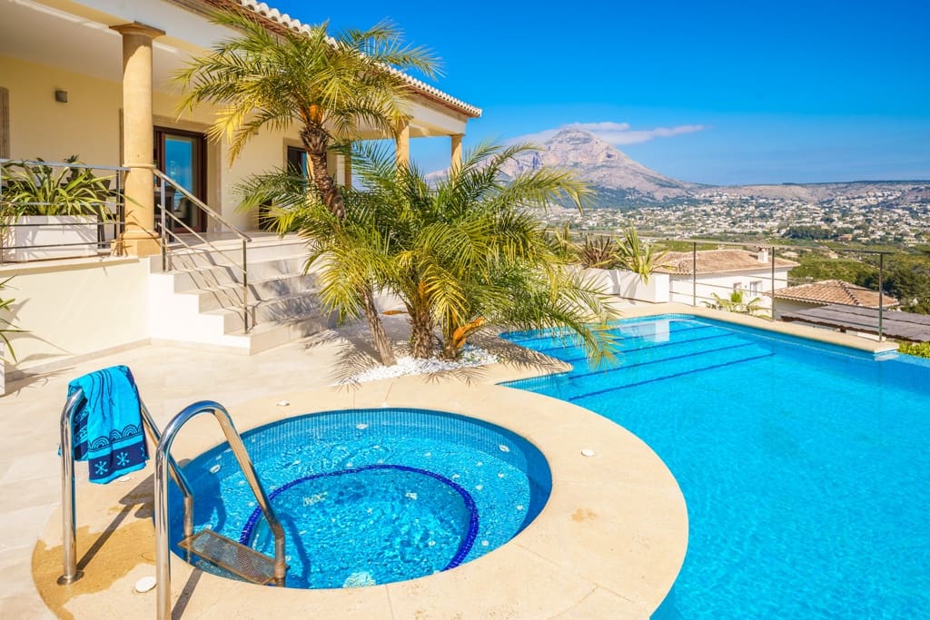 4 bedroom Villa for sale in Javea / Xabia with pool - € 1,395,000 (Ref: 9618754)