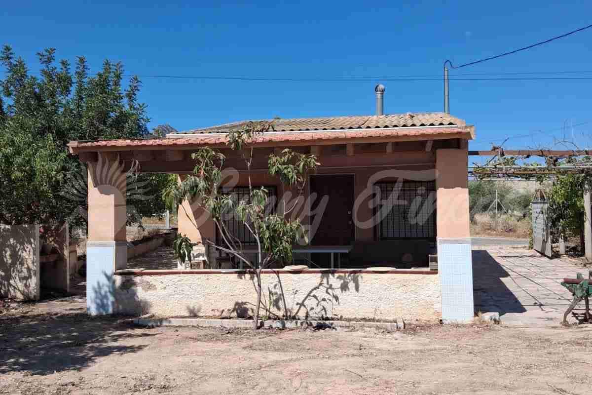2 soveværelse Finca/Landehus til salg i La Romana med garage - € 115.000 (Ref: 10041606)
