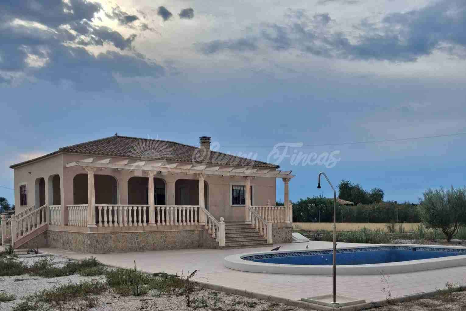 5 slaapkamer Villa te koop in Catral met zwembad garage - € 600.000 (Ref: 10180999)