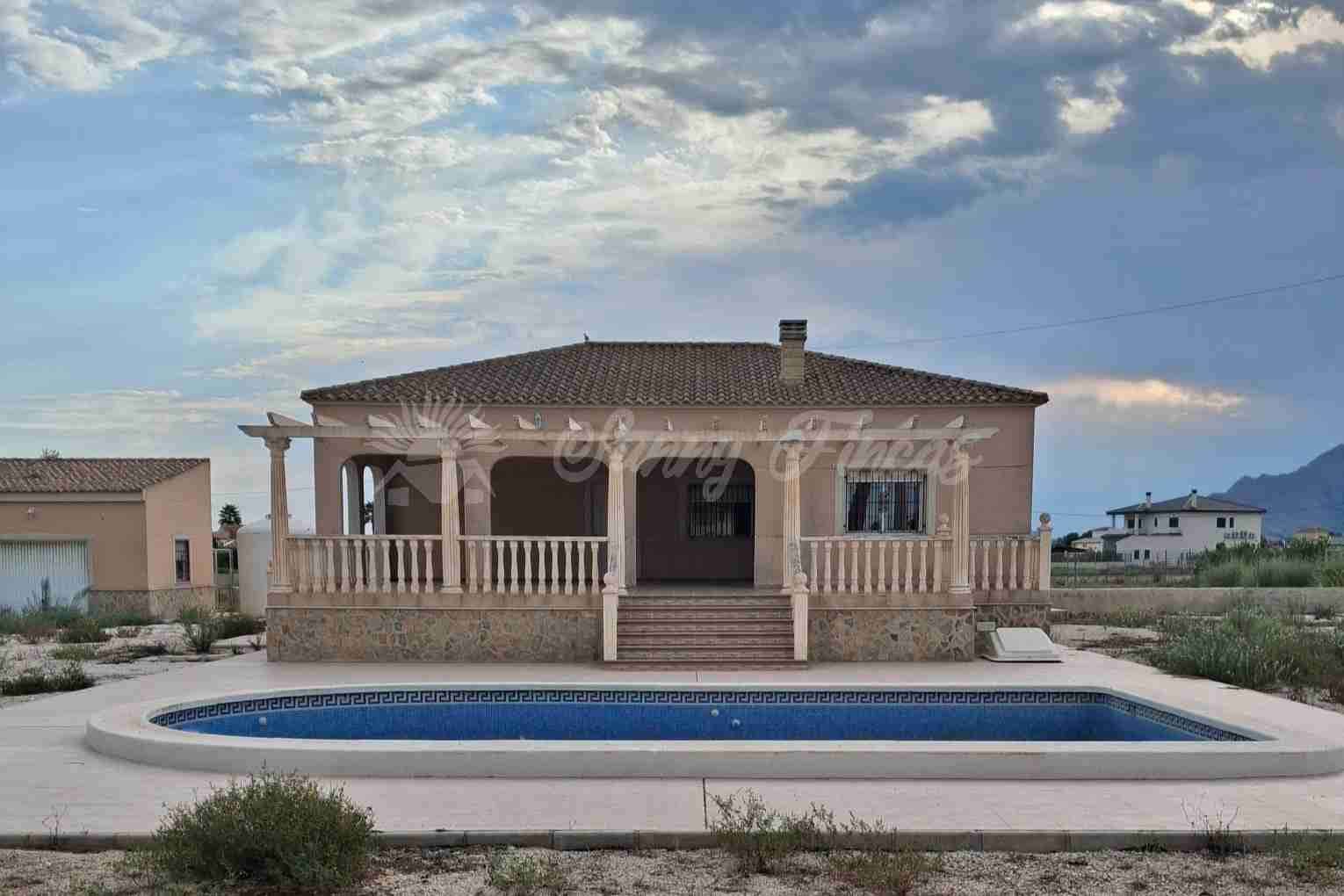 5 slaapkamer Villa te koop in Catral met zwembad garage - € 600.000 (Ref: 10180999)