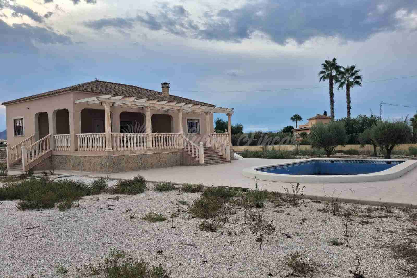 5 slaapkamer Villa te koop in Catral met zwembad garage - € 600.000 (Ref: 10180999)