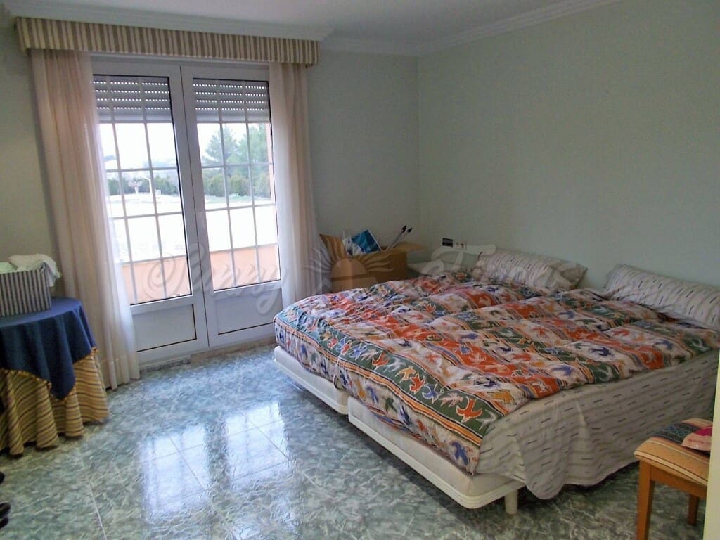 7 soveværelse Villa til salg i Yecla med swimmingpool garage - € 449.000 (Ref: 6107416)