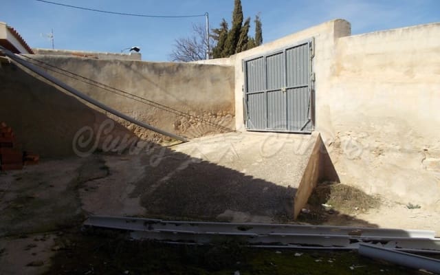 4 bedroom Townhouse for sale in Raspay, Yecla with garage - € 60,000 (Ref: 6107418)