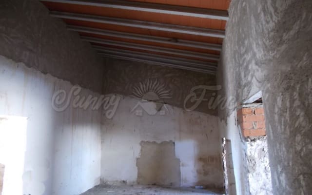 4 bedroom Townhouse for sale in Raspay, Yecla with garage - € 60,000 (Ref: 6107418)
