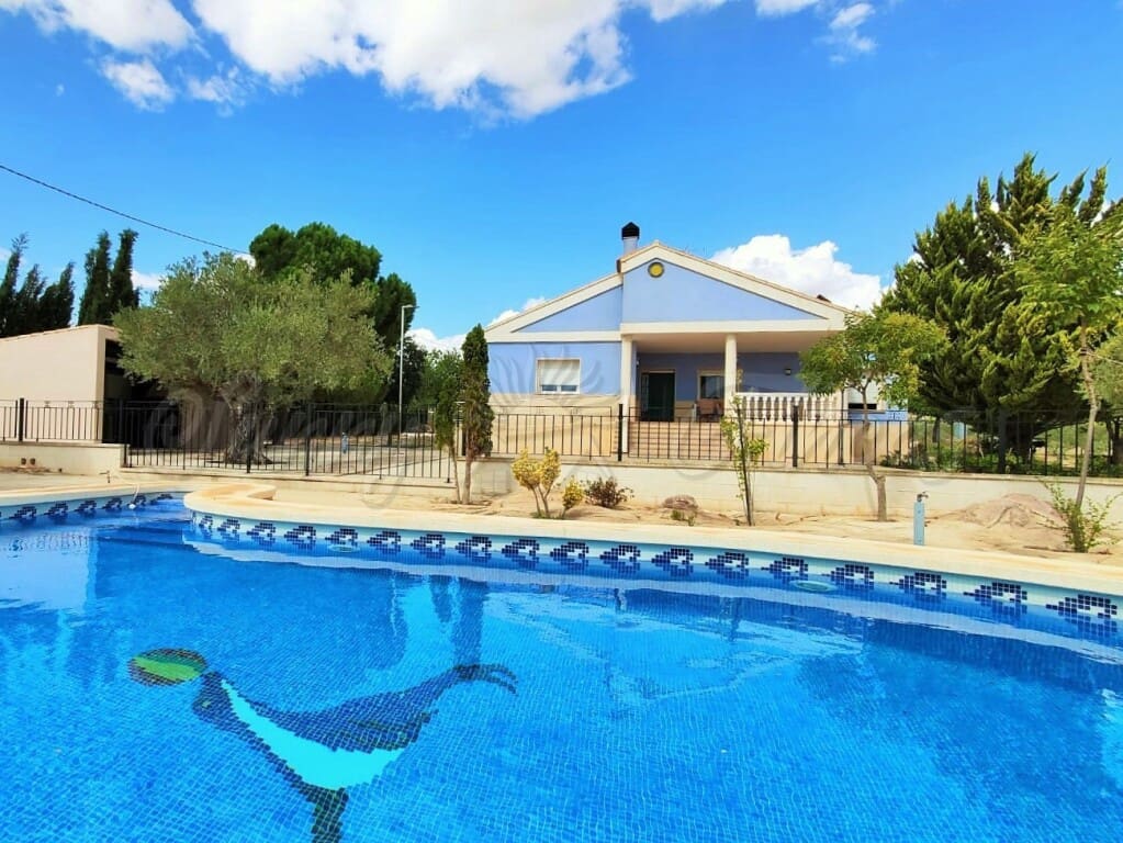 5 soverom Villa til salgs i Yecla med svømmebasseng garasje - € 360 000 (Ref: 6107435)