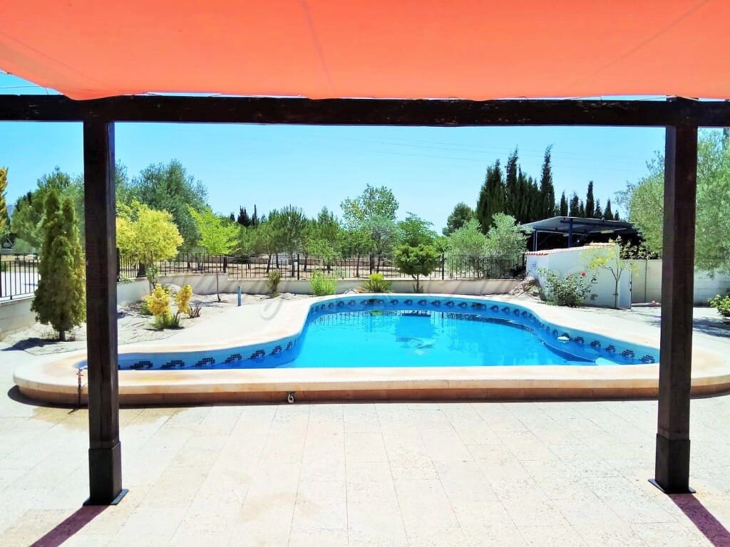 5 soverom Villa til salgs i Yecla med svømmebasseng garasje - € 360 000 (Ref: 6107435)