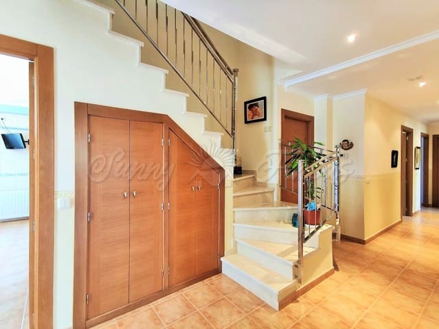 5 sypialnia Willa na sprzedaż w Yecla z basenem garażem - 360 000 € (Ref: 6107435)