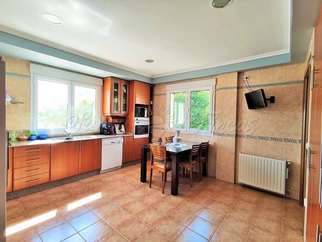 5 sypialnia Willa na sprzedaż w Yecla z basenem garażem - 360 000 € (Ref: 6107435)