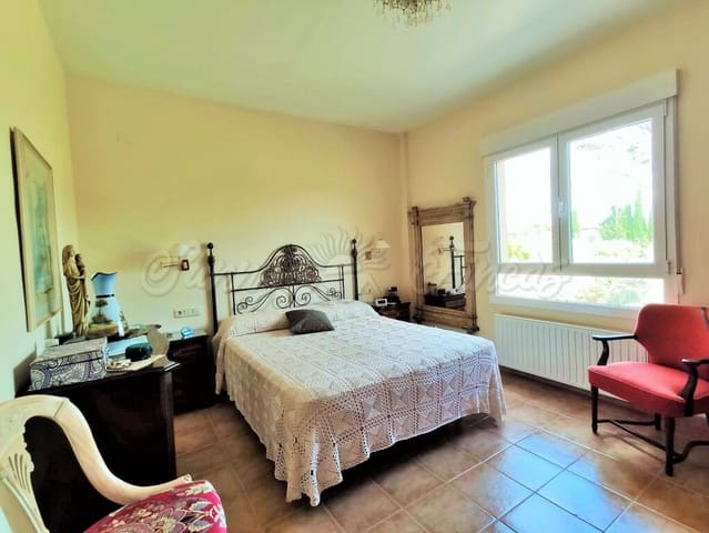 5 sypialnia Willa na sprzedaż w Yecla z basenem garażem - 360 000 € (Ref: 6107435)