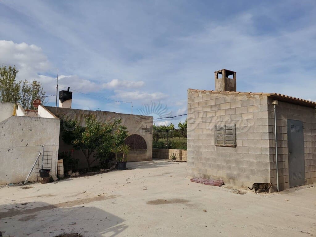 3 soveværelse Finca/Landehus til salg i Villena med swimmingpool garage - € 415.000 (Ref: 6107472)