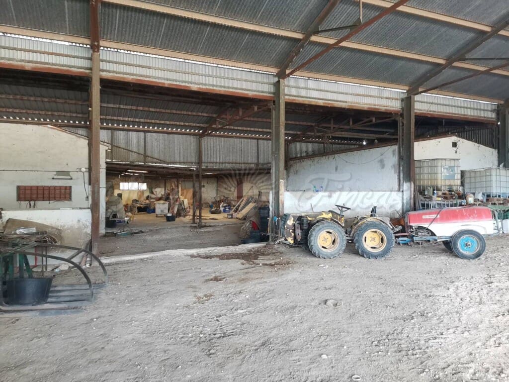 3 soveværelse Finca/Landehus til salg i Villena med swimmingpool garage - € 415.000 (Ref: 6107472)