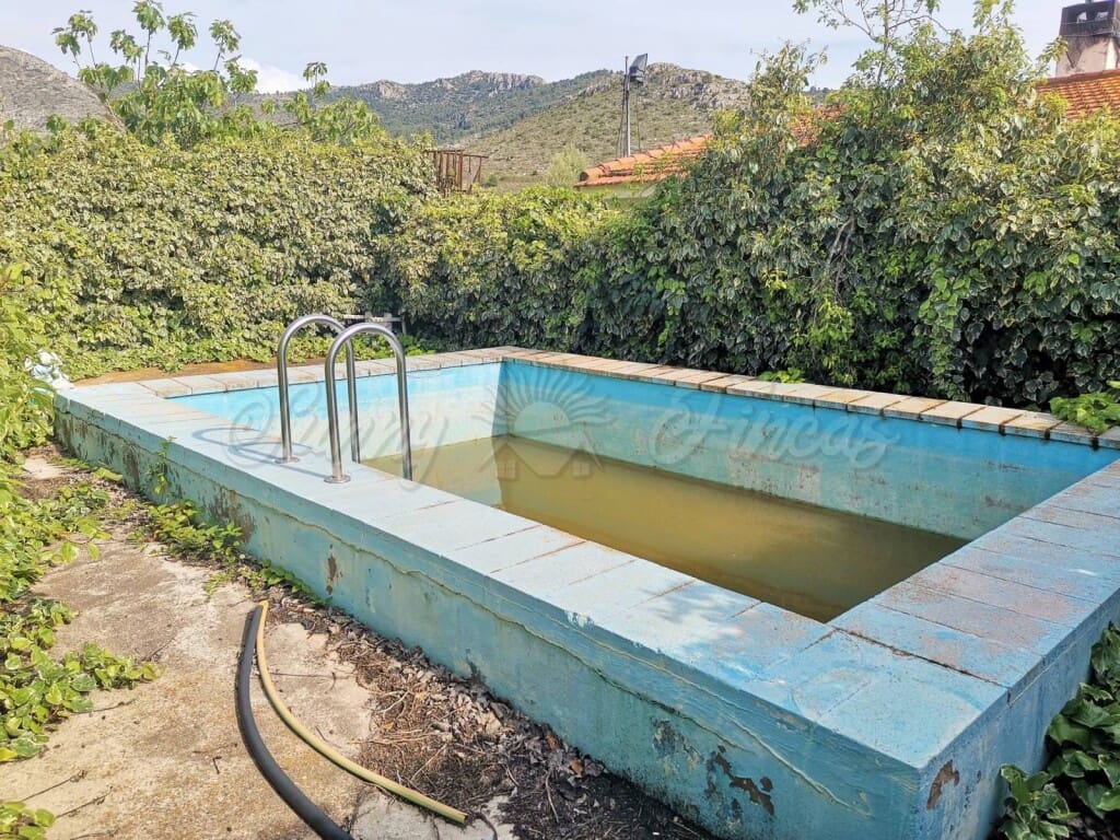 3 soveværelse Finca/Landehus til salg i Villena med swimmingpool garage - € 415.000 (Ref: 6107472)