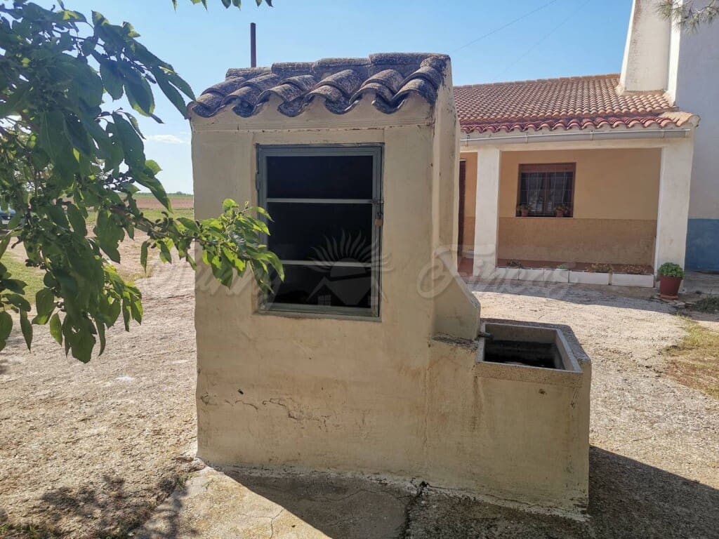 4 sypialnia Finka/Dom wiejski na sprzedaż w Yecla z garażem - 79 000 € (Ref: 6107473)