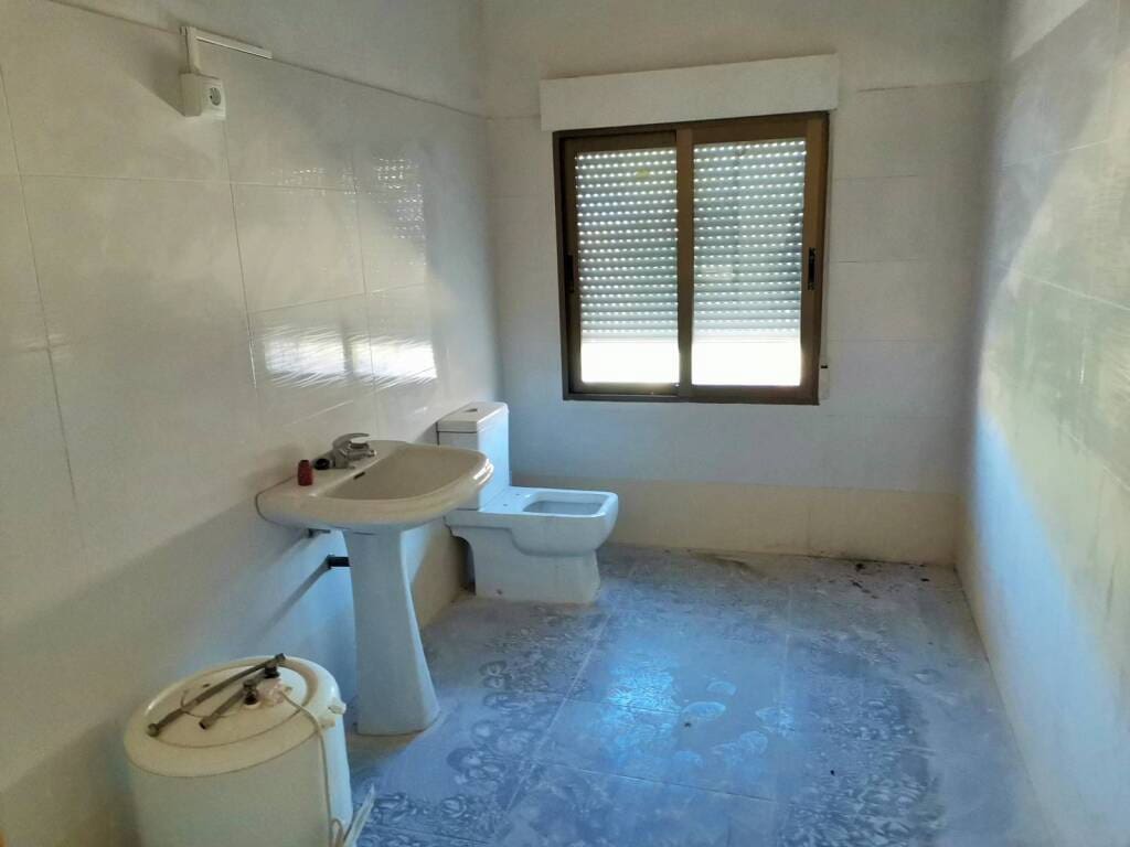 6 sypialnia Dom na sprzedaż w Caudete z garażem - 128 000 € (Ref: 6107489)