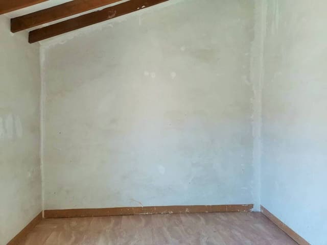 6 bedroom Townhouse for sale in Caudete with garage - € 128,000 (Ref: 6107489)