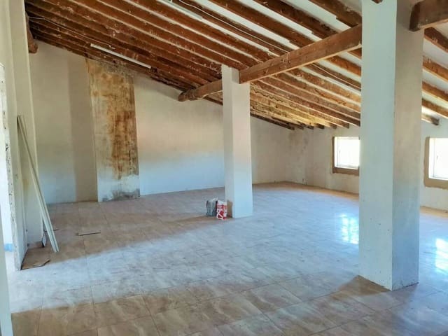 6 bedroom Townhouse for sale in Caudete with garage - € 128,000 (Ref: 6107489)