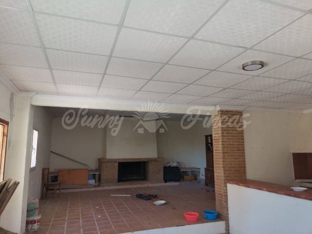 3 slaapkamer Villa te koop in Caudete met zwembad garage - € 110.000 (Ref: 6107493)