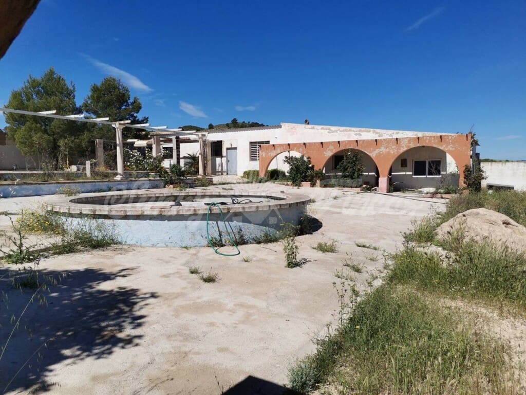 3 soverom Villa til salgs i Caudete med svømmebasseng garasje - € 110 000 (Ref: 6107493)