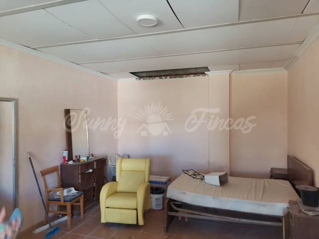 3 slaapkamer Villa te koop in Caudete met zwembad garage - € 110.000 (Ref: 6107493)