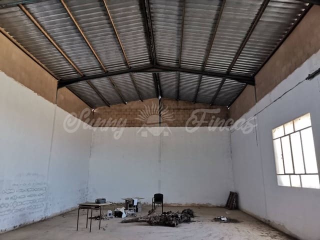 Business for sale in Caudete with garage - € 130,000 (Ref: 6107910)