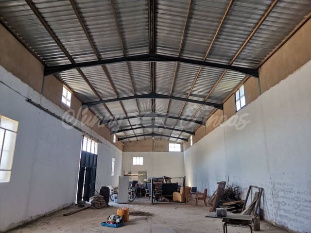 Business for sale in Caudete with garage - € 130,000 (Ref: 6107910)