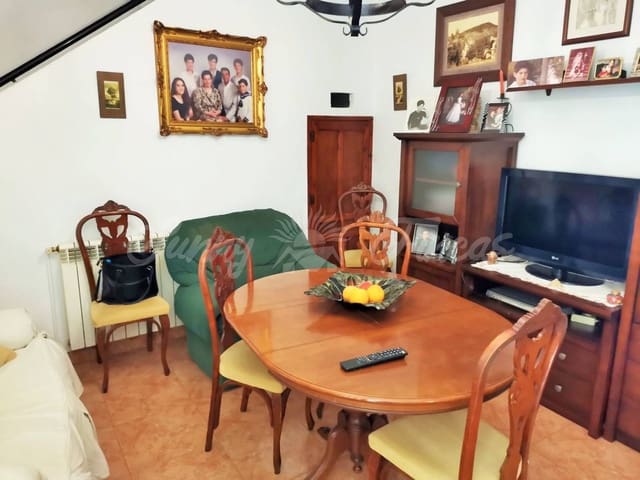 4 slaapkamer Rijtjeshuis te koop in Yecla met zwembad - € 125.000 (Ref: 6246453)