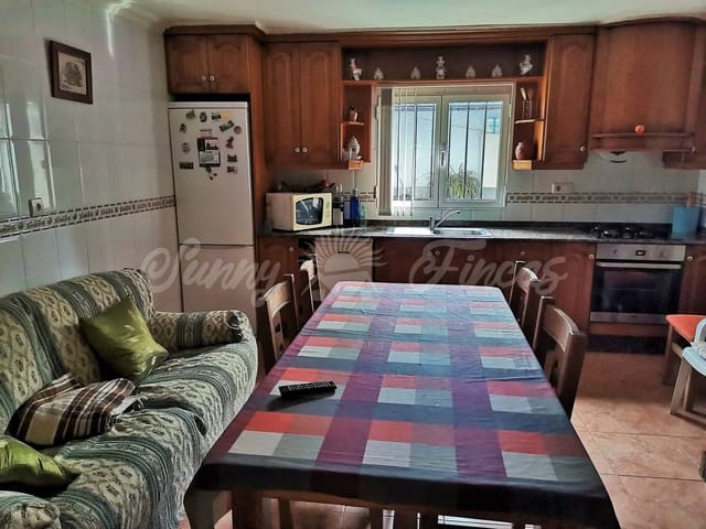 4 slaapkamer Rijtjeshuis te koop in Yecla met zwembad - € 125.000 (Ref: 6246453)