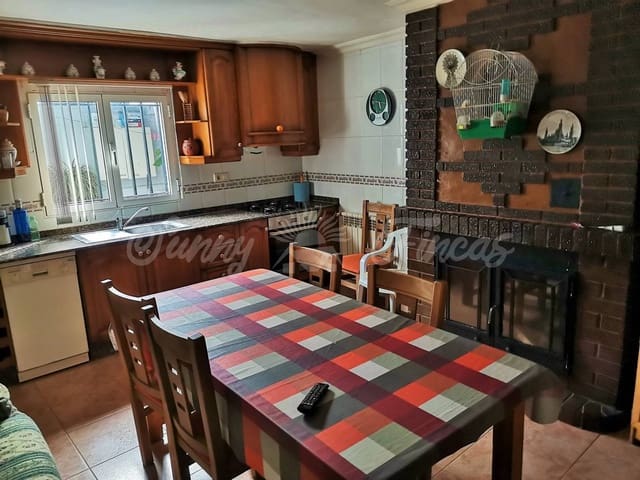 4 slaapkamer Rijtjeshuis te koop in Yecla met zwembad - € 125.000 (Ref: 6246453)