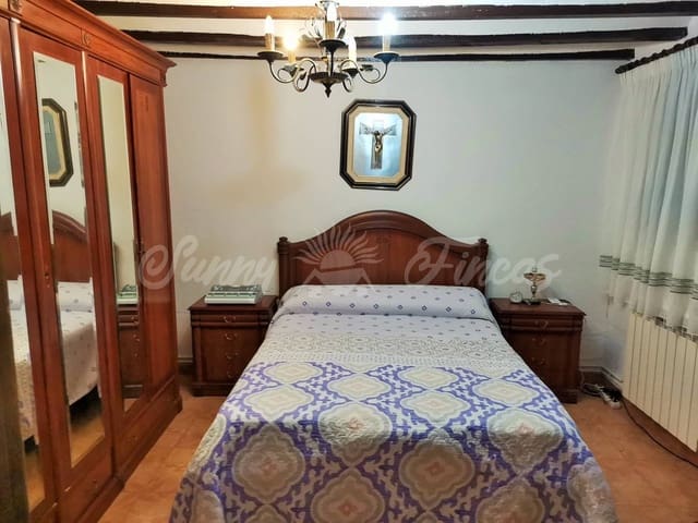 4 slaapkamer Rijtjeshuis te koop in Yecla met zwembad - € 125.000 (Ref: 6246453)