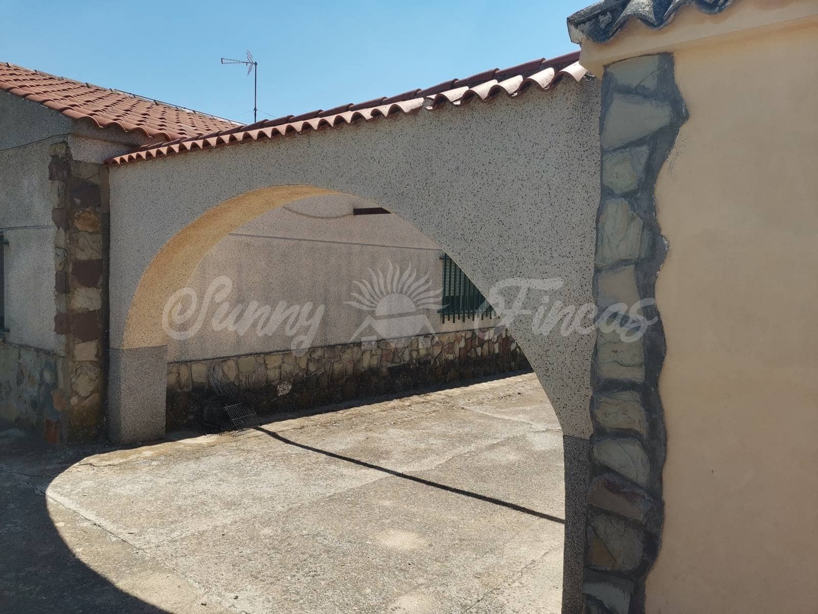 5 sypialnia Willa na sprzedaż w Yecla z basenem garażem - 299 900 € (Ref: 6246464)