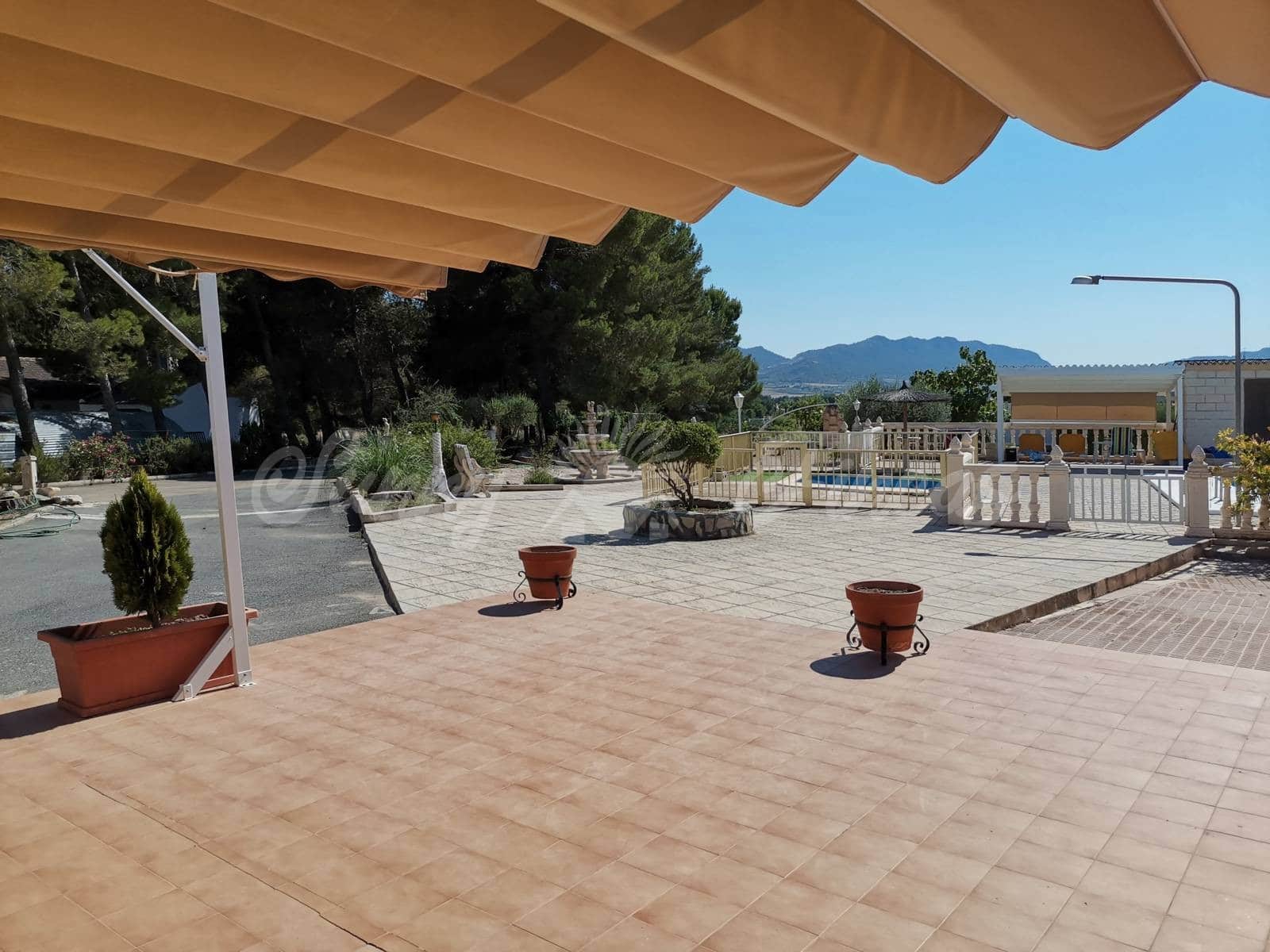 5 sypialnia Willa na sprzedaż w Yecla z basenem garażem - 299 900 € (Ref: 6246464)