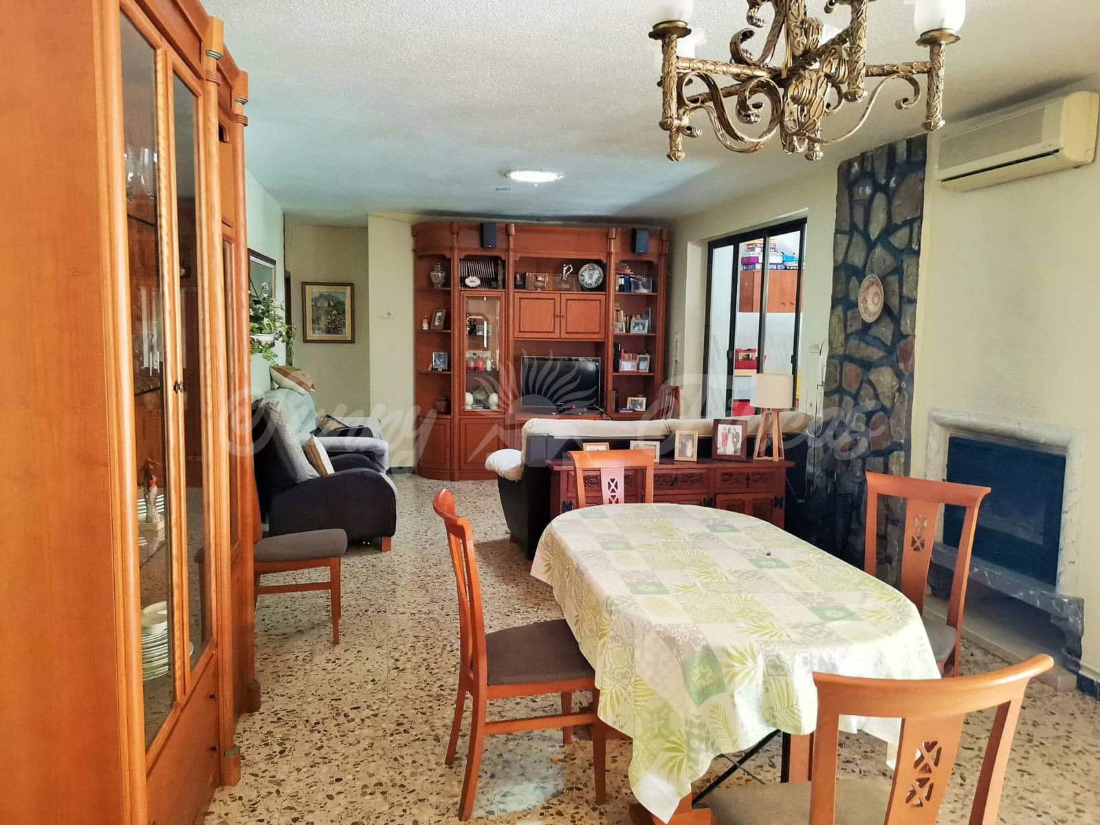 5 sypialnia Willa na sprzedaż w Yecla z basenem garażem - 299 900 € (Ref: 6246464)