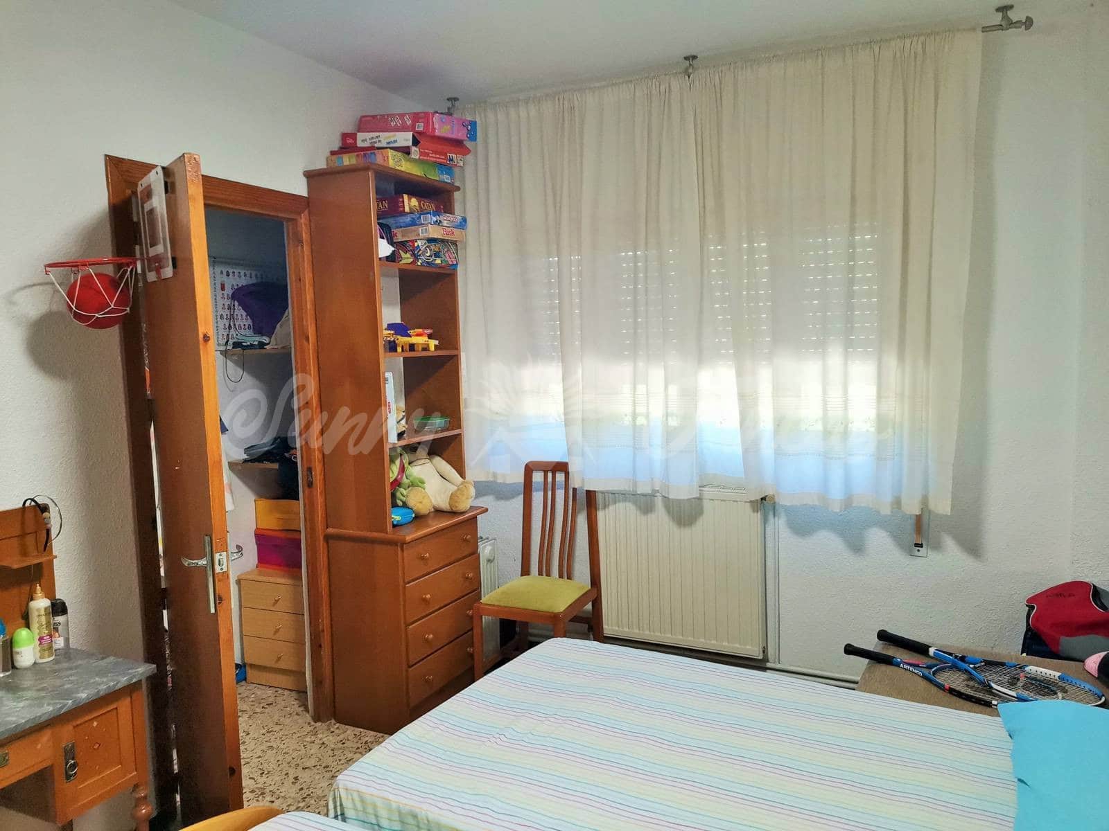 5 sypialnia Willa na sprzedaż w Yecla z basenem garażem - 299 900 € (Ref: 6246464)