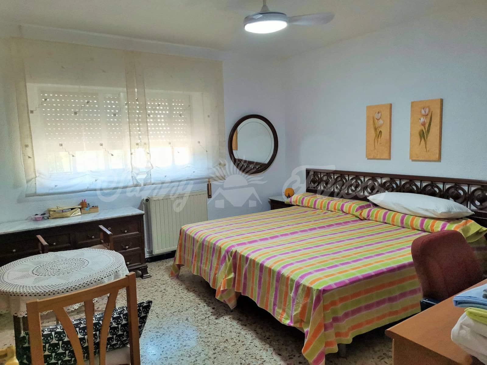 5 sypialnia Willa na sprzedaż w Yecla z basenem garażem - 299 900 € (Ref: 6246464)