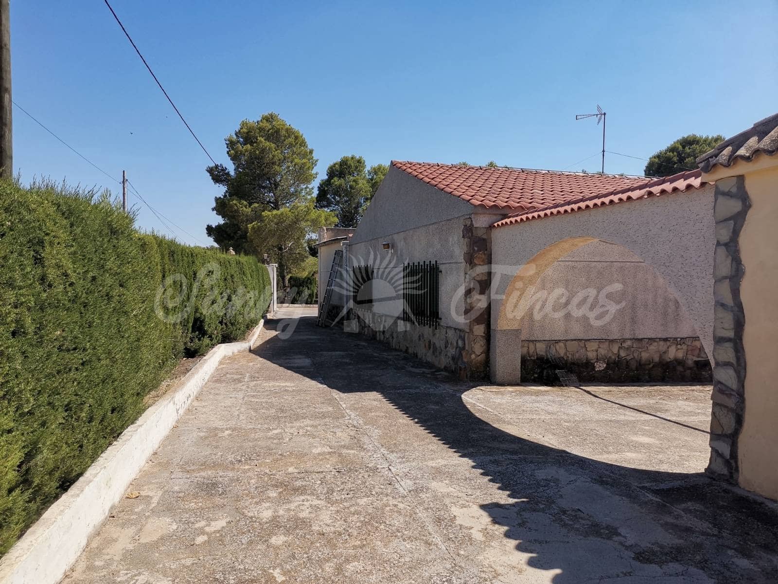 5 sypialnia Willa na sprzedaż w Yecla z basenem garażem - 299 900 € (Ref: 6246464)