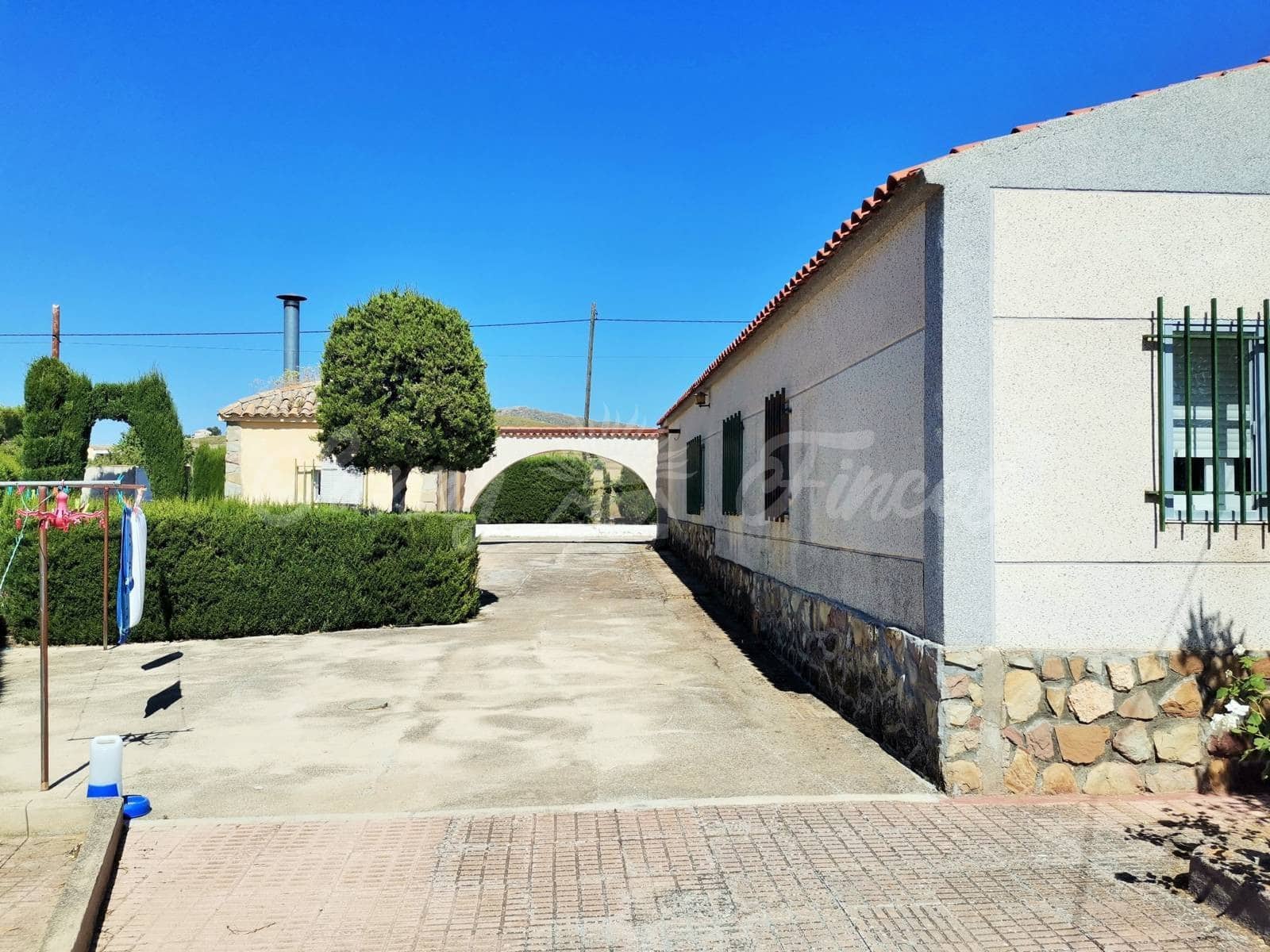 5 sypialnia Willa na sprzedaż w Yecla z basenem garażem - 299 900 € (Ref: 6246464)