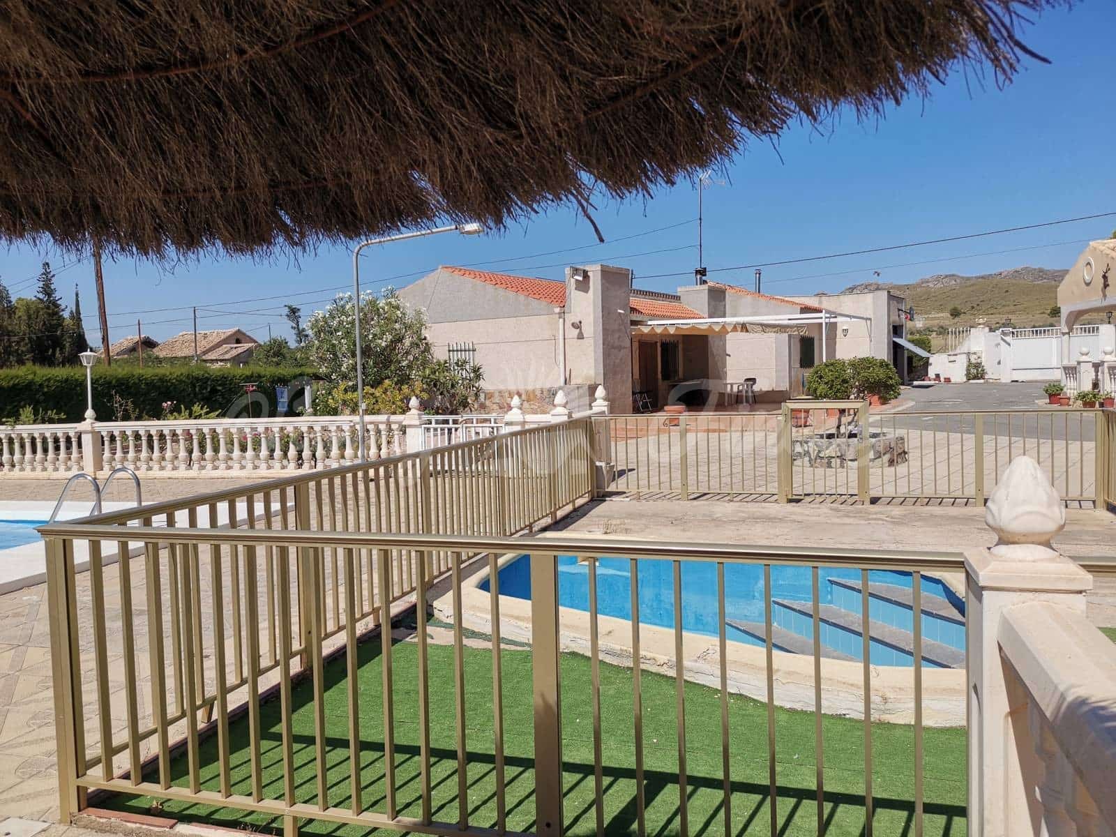 5 sypialnia Willa na sprzedaż w Yecla z basenem garażem - 299 900 € (Ref: 6246464)