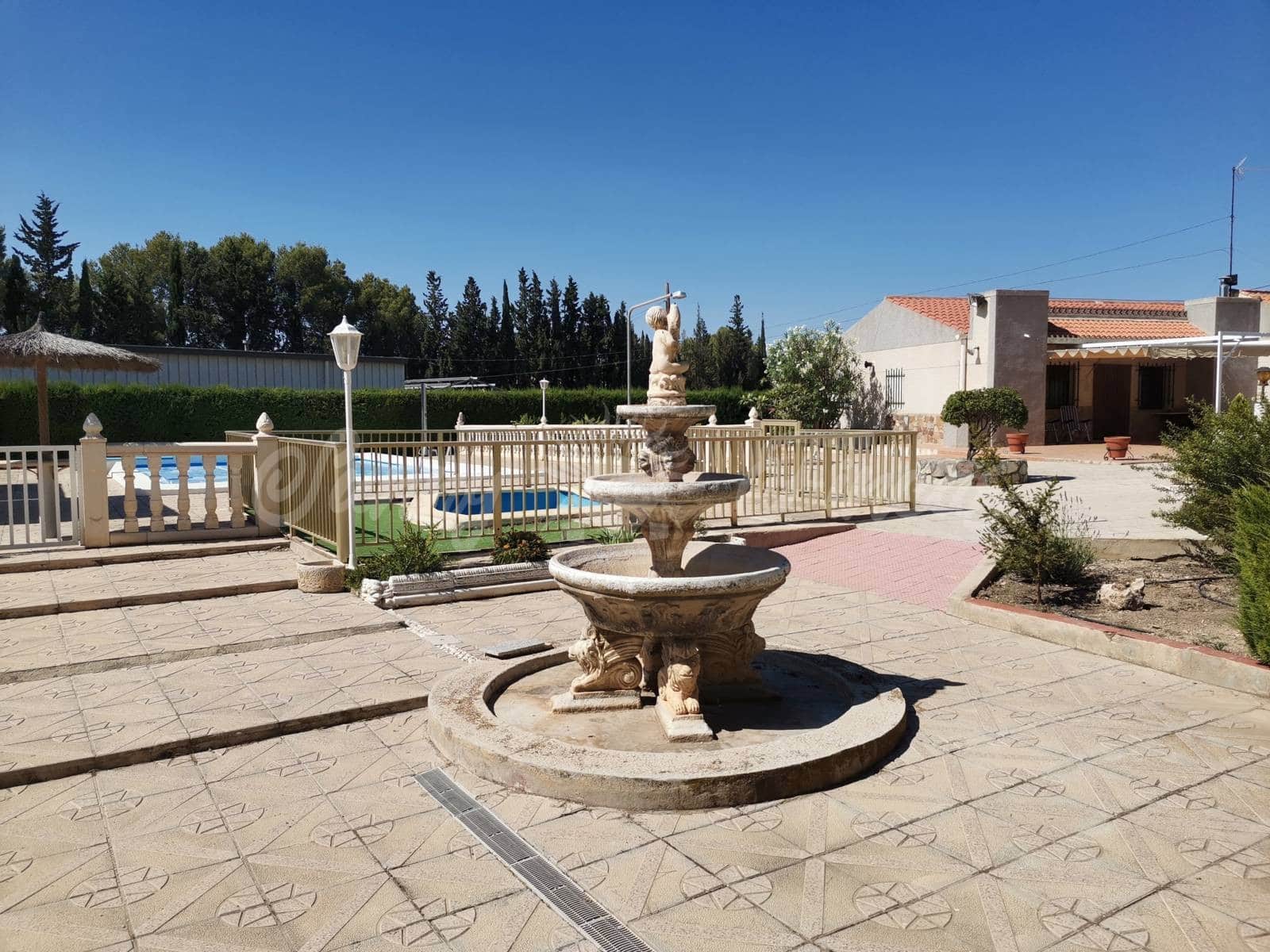 5 sypialnia Willa na sprzedaż w Yecla z basenem garażem - 299 900 € (Ref: 6246464)