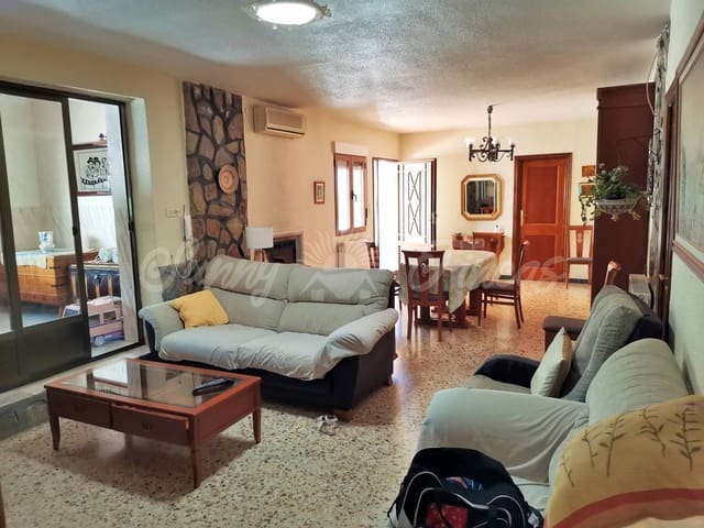 5 sypialnia Willa na sprzedaż w Yecla z basenem garażem - 299 900 € (Ref: 6246464)