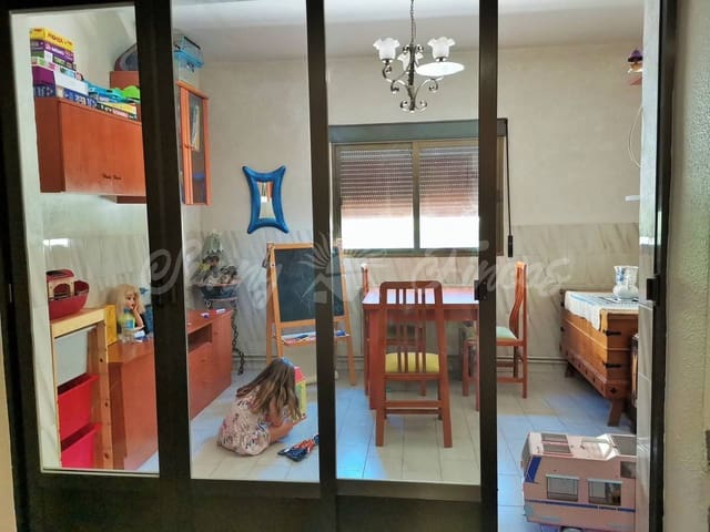 5 sypialnia Willa na sprzedaż w Yecla z basenem garażem - 299 900 € (Ref: 6246464)