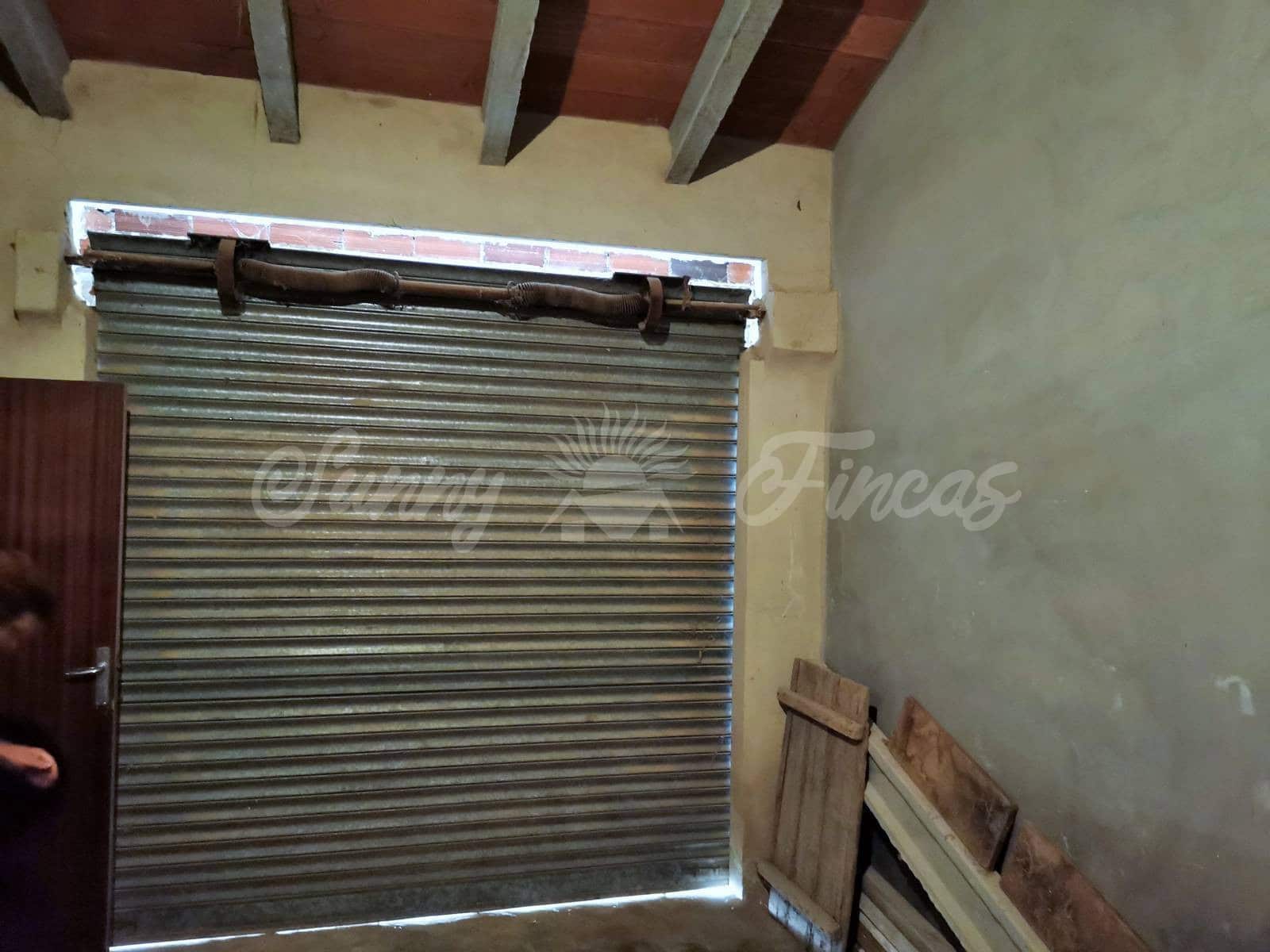 3 slaapkamer Halfvrijstaande villa te koop in Yecla met garage - € 58.000 (Ref: 6348729)