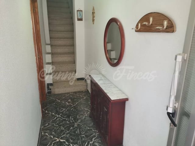 4 bedroom Townhouse for sale in Yecla with garage - € 112,500 (Ref: 6472110)