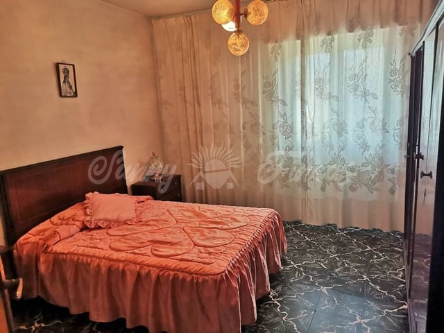 4 bedroom Townhouse for sale in Yecla with garage - € 112,500 (Ref: 6472110)