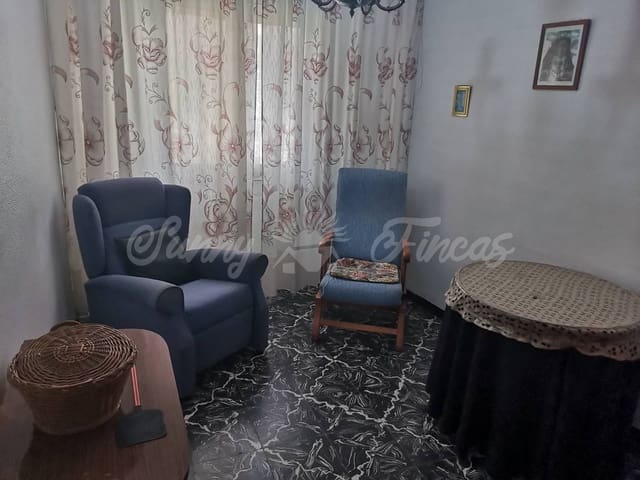 4 bedroom Townhouse for sale in Yecla with garage - € 112,500 (Ref: 6472110)
